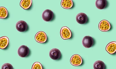 Foto op Plexiglas Colorful fruit pattern of fresh passion fruits © baibaz