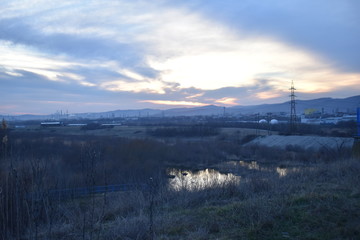 Fototapeta na wymiar View of dam on sunset