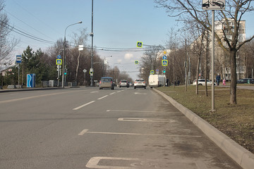 Fototapeta na wymiar road in the city on a spring day