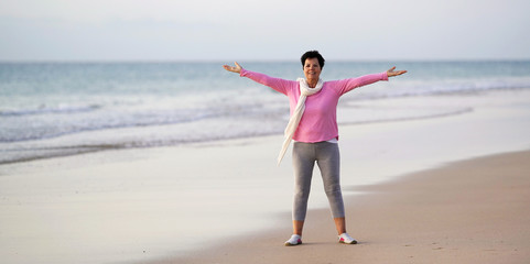 Yoga am Morgen am Meer