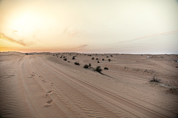 Fototapeta na wymiar sunset in the desert of Dubai