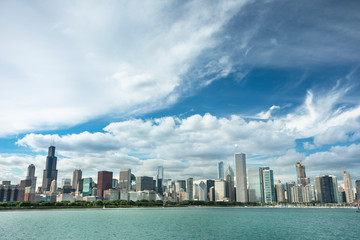 Obraz premium Chicago cityscape looking out from the Adler Planetarium across Lake Michigan in Illinois USA