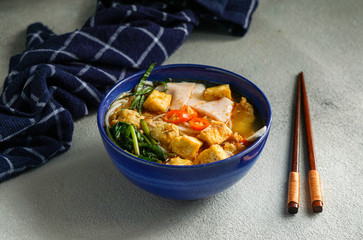 canh bun - Vietnamese Noodle Soup wшер Water Spinach, fried Tofu, fish balls