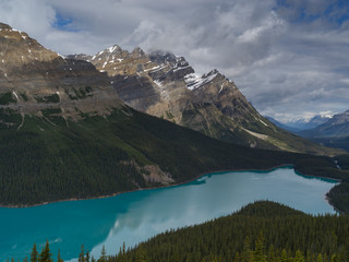Fototapeta na wymiar Lake with mountain range in the background, Peyto Lake, Banff National Park, Alberta, Canada