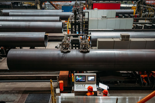 Steel pipe internal seam welding by longitudinal tack welding machine