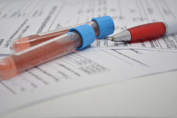 provette di sangue controllo medico in laboratorio analisi cliniche