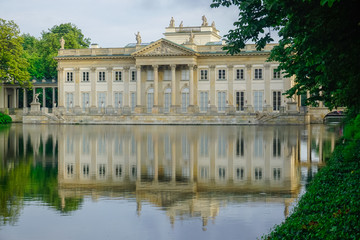 Fototapeta na wymiar Beautiful Lazienkowski Palace in Warsaw
