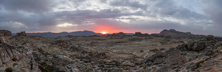 Sunset over barren desert mountain top - obrazy, fototapety, plakaty