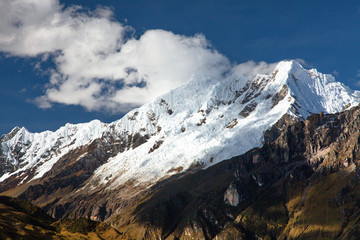 Obraz premium Mount Saksarayuq, Andes mountains, Choquequirao trek