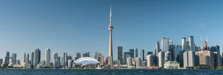 Outdoor-Kissen Blick auf die Skyline der Innenstadt von Toronto, Kanada, über den Ontariosee © Aevan