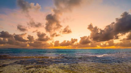 Sonnenuntergang auf der Kaimaninsel 