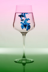 Tinte in einem Weinglas