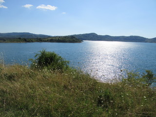 Fototapeta na wymiar lago Campotosto