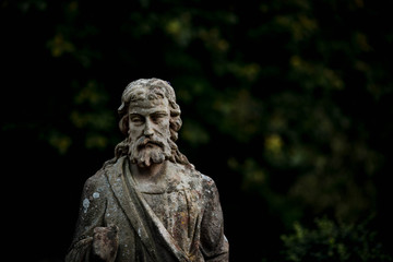 Fototapeta na wymiar statue in england