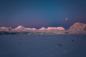 Na lodowcu o zachodzie słońca, poludniowy Spitsbergen © blackspeed