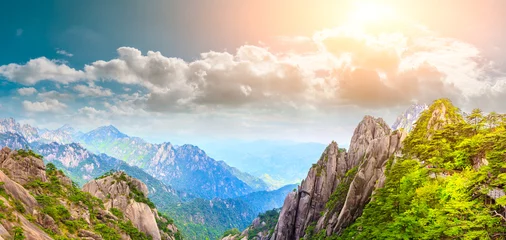 Photo sur Plexiglas Monts Huang Beautiful Huangshan mountains landscape at sunrise in China.