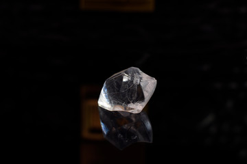Crystal of The original diamond was not cut.