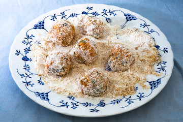 Roll the arancini ball in the breadcrumbs