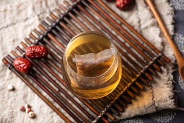 The tea bag made of wolfberry, Maidong, red date, tuckahoe, wolfberry and other traditional Chinese medicines is a health tea often drunk in Asia