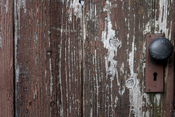 古い木製の扉