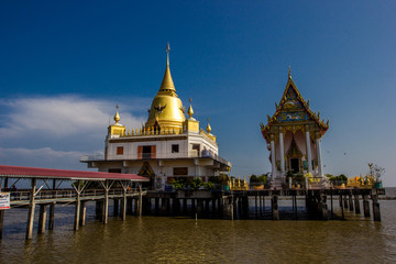 Naklejka premium Background of Religious Attractions, Wat Hong Thong, Seafront Location in Samut Prakan,Thailand, Minnan is always frequented by tourists