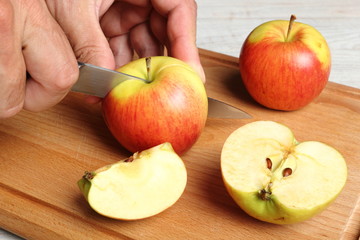 Slicing apples
