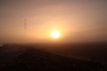 霧の朝日