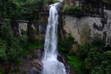 Fototapeta na wymiar the largest waterfall in Sri Lanka