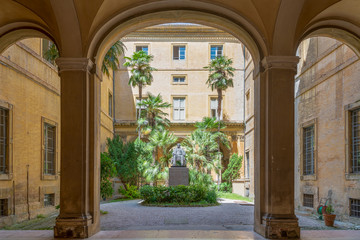 Fototapeta na wymiar ingresso conservatorio di Pesaro