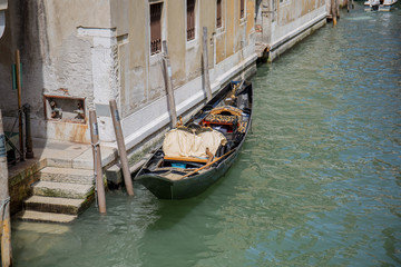 Fototapeta na wymiar gondolas in venice near the pier