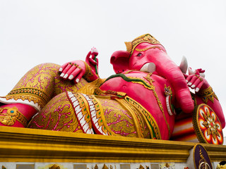 ピンクの象　ピンクガネーシャ　ワットサマーンラッタナーラーム　タイ　バンコク　