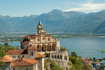 Wallfahrtskirche "Madonna del Sasso", Orselina, Tessin, Schweiz © tauav
