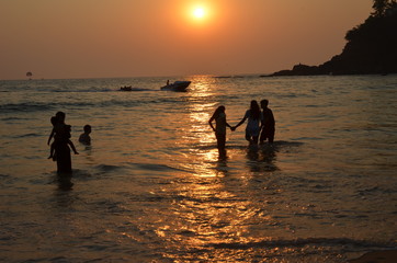Obraz premium Beautiful sunset on the Arabian Sea. Vacation concept in India. North Goa. February 2020