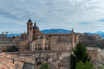 Fototapeta na wymiar Urbino di giorno