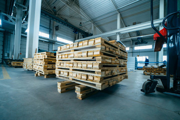 Wooden pallets on sandwich panel manufacturing