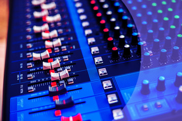 mixer controller  for professional mixing of electronic music