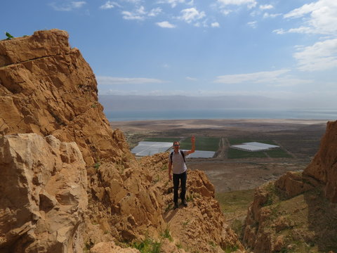 Wandern im Wadi Qumran
