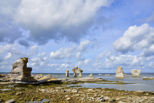 Die Kalksteinfelsen von Gamle hamn auf Gotland	