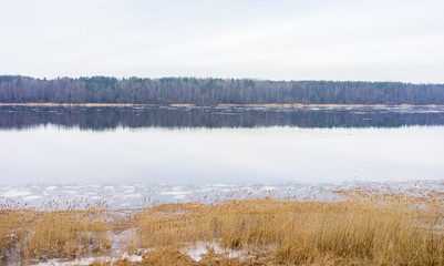 Fototapeta premium The coastline of the Neva River near the city of Kirovsk, Leningrad Oblast.