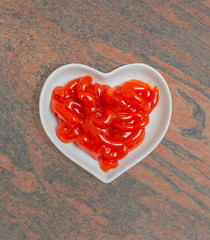 Tomaten Ketchup in einer weißen Schale für die Food Fotografie 