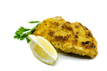 panierte Schnitzel isoliert auf weißen hintergrund