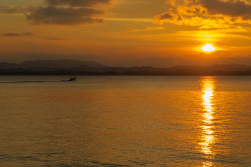 Obraz premium Sunset over the Kapas Island, Malaysia