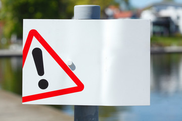 Schild  Gefahrstelle, Warndreieck