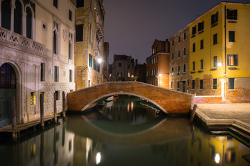 Naklejka premium Canals of Venice city with beautiful architecture at night, Italy