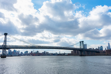 Naklejka premium The Williamsburg Bridge over the East River in New York City