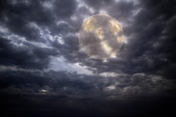 Naklejka na ściany i meble Ocercast full moon night