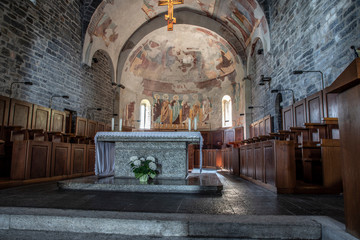 Interno della chiesa dell'Abbazia di Piona sul Lago di Como