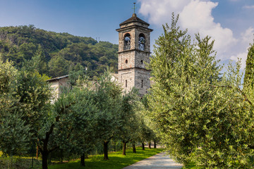 esterno dell'Abbazia di Piona monastero sulle rive del Lago di Como