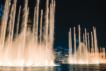 Dubai Dancing Fountain the wonderful evening show