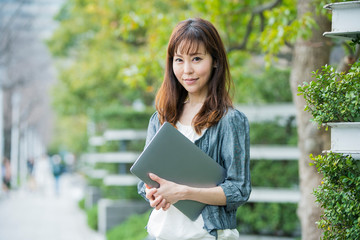 ビジネス街のキャリアウーマン